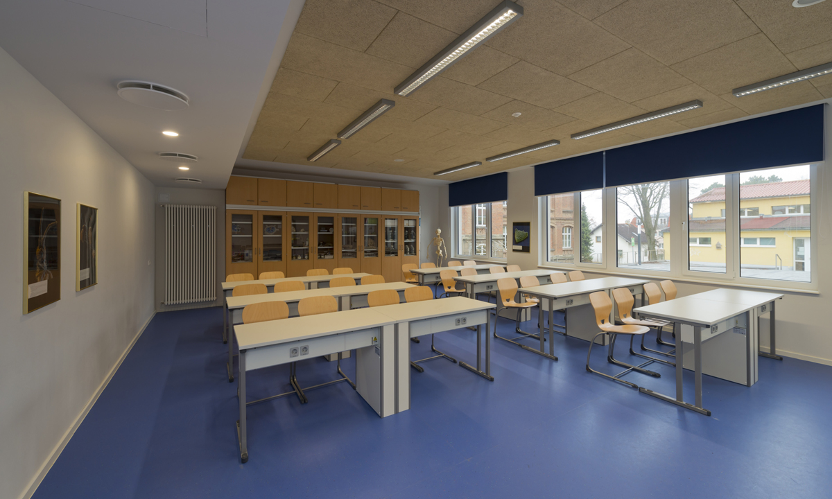 Copyright Michael Miltzow 2015 Ev Gym MGN NOV0299.jpg